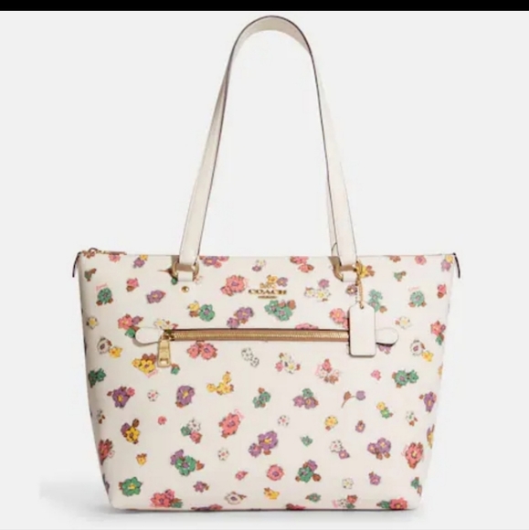 Coach Handbags - 🌸🍃NWT Coach Gallery Tote With Spaced Floral Field Print